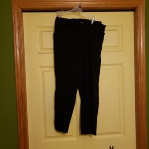 Avenue Black Capris